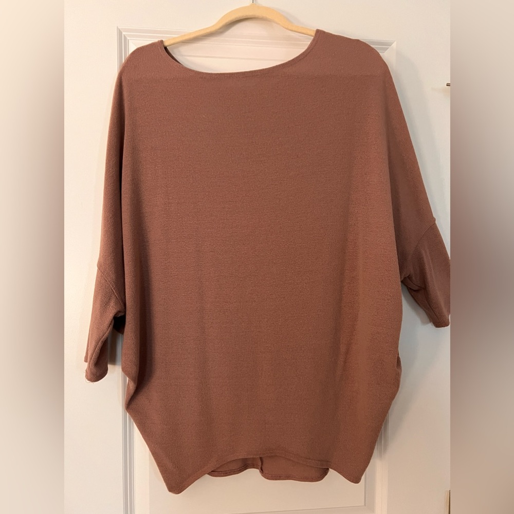 Jolie size M batwing scoop neck top